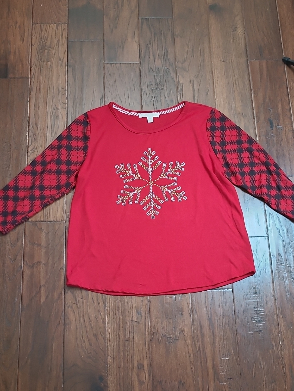 NWOT Magical Season Red Holiday Snowflake Top with Plaid Sleeves size XL